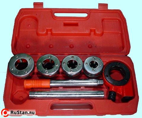 Клуп трубный для конической резьбы R (BSPT)  1/2-3/4-1-1 1/4" c трещеткой в пласт. кейсе фото №1