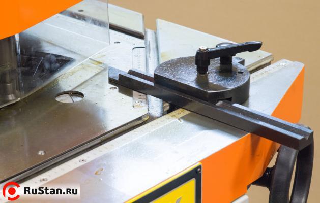 Направляющие для упора и фиксации заготовки под углом, мерная линейка на рабочем столе фото №9 Направляющие для упора и фиксации заготовки под углом, мерная линейка на рабочем столе фото №9