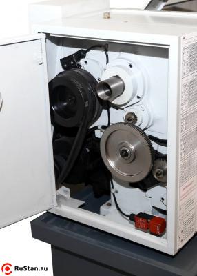 Под защитной крышкой шпиндельной бабки расположены приводные шкивы и гитара зубчатых колес. фото №2 METAL MASTER X3275M фото №2