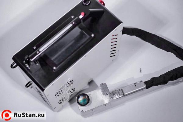 Ручной аппарат лазерной очистки металла от ржавчины и краски RAPTOR F50W фото №4 RAPTOR F50W фото №4