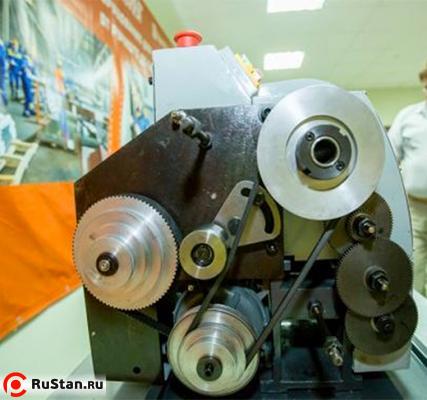 Главное преимущество токарного станка: Наличие металлических шестерней обладающих высоким ресурсом и повышенной износостойкостью, а наличие клиновидного ремня позволит избежать повреждения двигателя при превышении нагрузки на шпиндель фото №11 Metal Master MML 250X550 (2550) фото №11